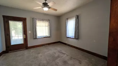 Living - 258 7th St, Silvis, IL 61282 photo 2 of 2