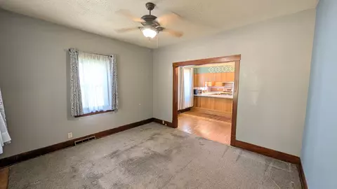 Living - 258 7th St, Silvis, IL 61282 photo 1 of 2
