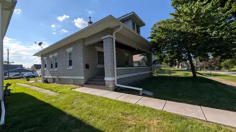 Exterior - 258 7th St, Silvis, IL 61282 photo 3 of 7