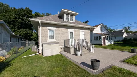 Exterior - 258 7th St, Silvis, IL 61282 photo 6 of 7