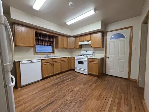 Kitchen - 813 Pine St, Ottawa, IL 61350 photo 1 of 1