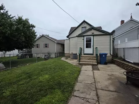 Exterior - 813 Pine St, Ottawa, IL 61350 photo 6 of 7