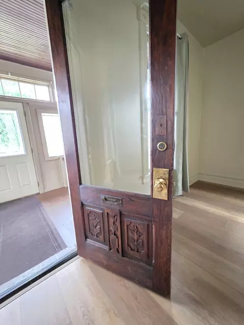 Entry Way - 813 Pine St, Ottawa, IL 61350 photo 1 of 3
