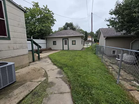 Exterior - 813 Pine St, Ottawa, IL 61350 photo 5 of 7