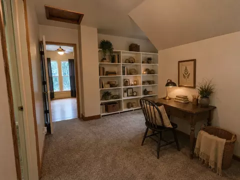 Entry Way - 813 Pine St, Ottawa, IL 61350 photo 2 of 3