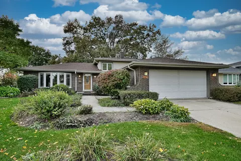 7114 Hudson St, Darien, IL 60561