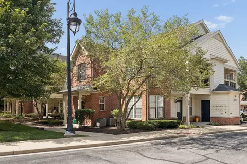 1032 Swift Rd #1B, Glen Ellyn, IL 60137