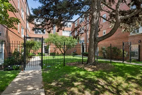 2422 W Farragut Ave #1A, Chicago, IL 60625