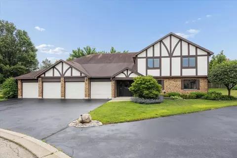 546 Banyon Ln #B, La Grange, IL 60525