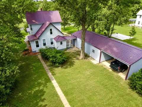 Exterior - 502 Vincennes Ave, Flora, IL 62839 photo 1 of 16