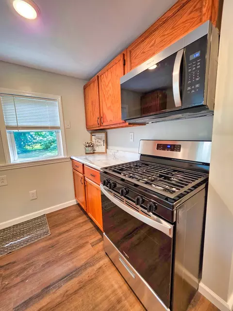Kitchen - 502 Vincennes Ave, Flora, IL 62839 photo 16 of 16