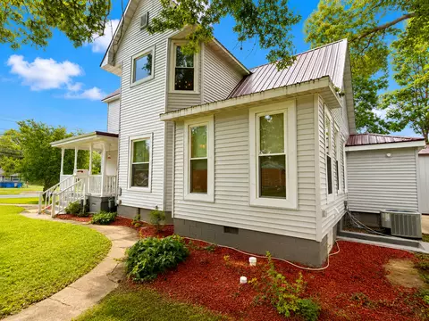 Exterior - 502 Vincennes Ave, Flora, IL 62839 photo 15 of 16