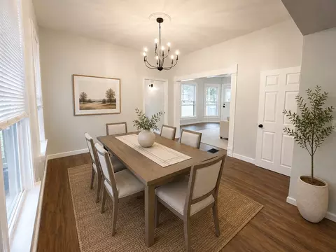 Dining - 502 Vincennes Ave, Flora, IL 62839 photo 2 of 3