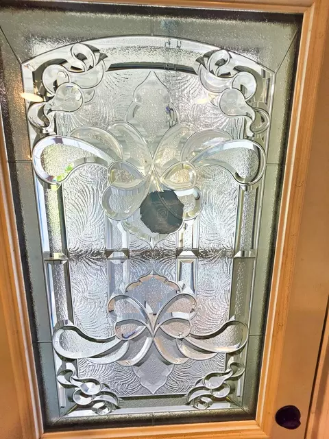 Entry Way - 502 Vincennes Ave, Flora, IL 62839 photo 2 of 6