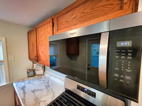 Kitchen - 502 Vincennes Ave, Flora, IL 62839 photo 3 of 16