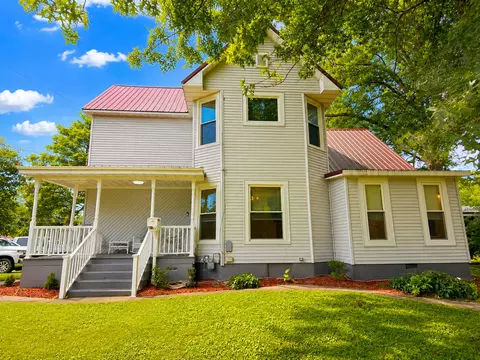 Exterior - 502 Vincennes Ave, Flora, IL 62839 photo 14 of 16