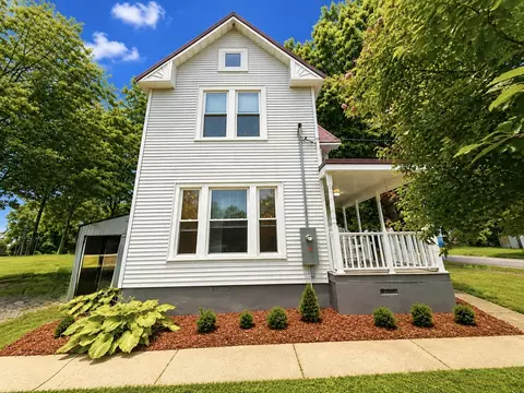 Exterior - 502 Vincennes Ave, Flora, IL 62839 photo 10 of 16
