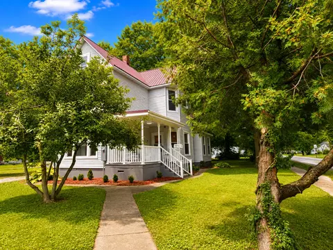Exterior - 502 Vincennes Ave, Flora, IL 62839 photo 5 of 16