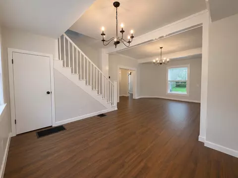 Living - 502 Vincennes Ave, Flora, IL 62839 photo 5 of 5
