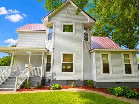 Exterior - 502 Vincennes Ave, Flora, IL 62839 photo 6 of 16