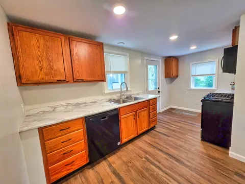 Kitchen - 502 Vincennes Ave, Flora, IL 62839 photo 2 of 16