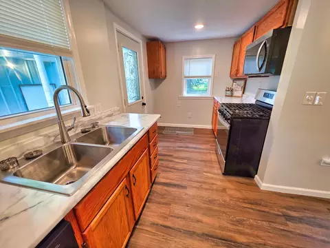 Kitchen - 502 Vincennes Ave, Flora, IL 62839 photo 8 of 16
