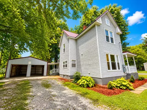 Exterior - 502 Vincennes Ave, Flora, IL 62839 photo 13 of 16