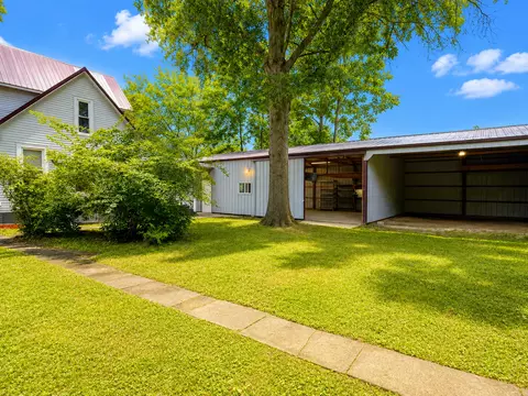 Exterior - 502 Vincennes Ave, Flora, IL 62839 photo 12 of 16