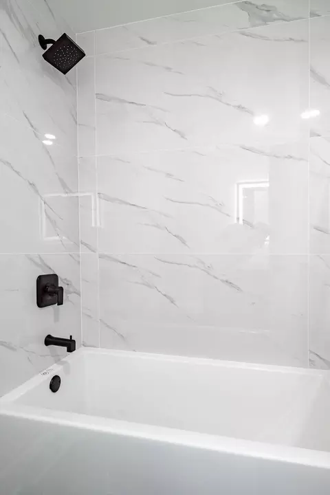 Bath - 605 Selborne Rd, Riverside, IL 60546 photo 4 of 5