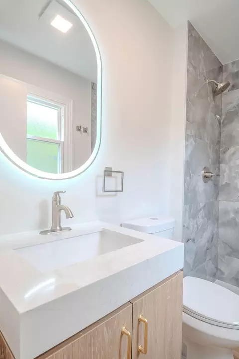 Bath - 605 Selborne Rd, Riverside, IL 60546 photo 1 of 5