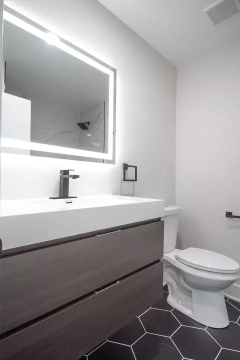Bath - 605 Selborne Rd, Riverside, IL 60546 photo 3 of 5