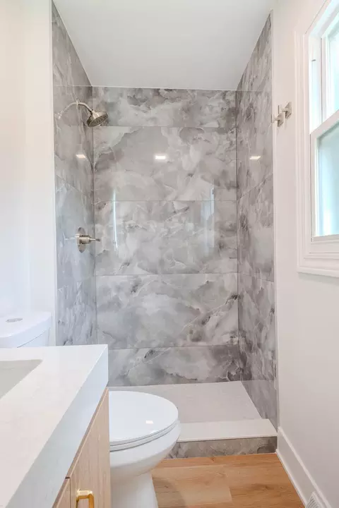 Bath - 605 Selborne Rd, Riverside, IL 60546 photo 2 of 5