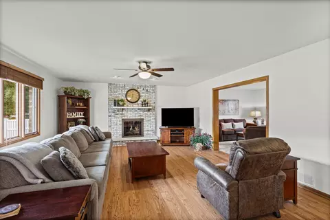 Living - 18913 Meadowview Dr, Mokena, IL 60448 photo 2 of 3