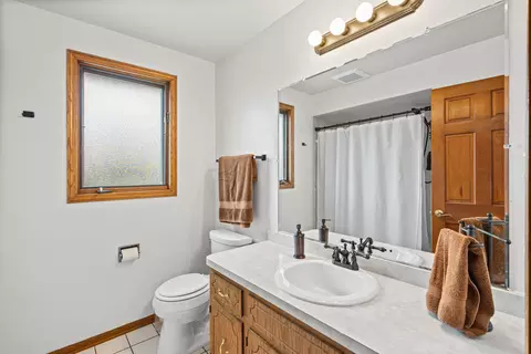 Bath - 18913 Meadowview Dr, Mokena, IL 60448 photo 1 of 2