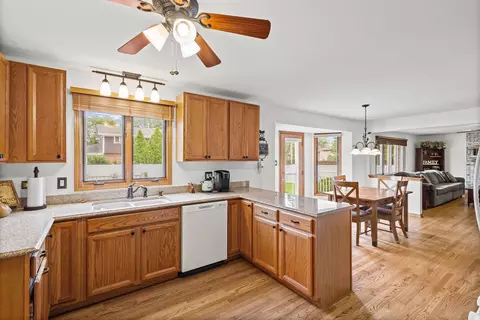 Kitchen - 18913 Meadowview Dr, Mokena, IL 60448 photo 2 of 3