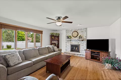Living - 18913 Meadowview Dr, Mokena, IL 60448 photo 3 of 3