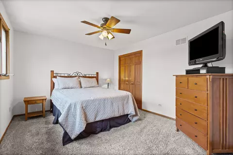 Bedroom - 18913 Meadowview Dr, Mokena, IL 60448 photo 4 of 4