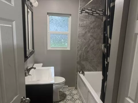 Bath - 1860 Richton Rd, Steger, IL 60475 photo 3 of 3