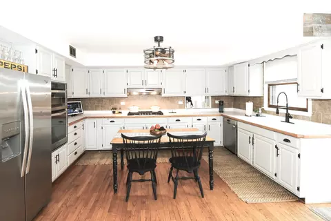 Kitchen - 717 Monterrey Ter, Mchenry, IL 60051 photo 2 of 4
