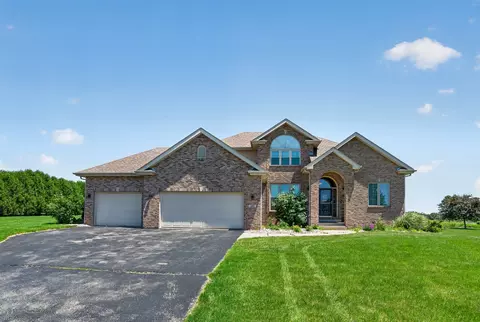 129 Titleist Trl, Poplar Grove, IL 61065