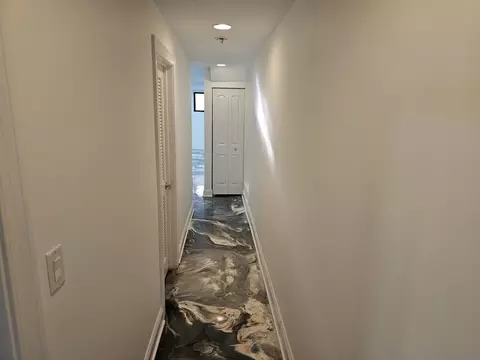 Entry Way - 4420 S Berkeley Ave, Chicago, IL 60653 photo 4 of 4