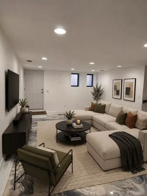 Living - 4420 S Berkeley Ave, Chicago, IL 60653 photo 10 of 11