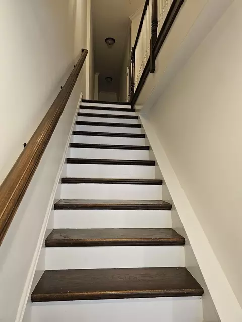 Entry Way - 4420 S Berkeley Ave, Chicago, IL 60653 photo 1 of 4