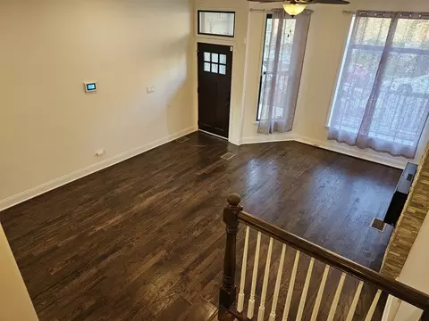 Living - 4420 S Berkeley Ave, Chicago, IL 60653 photo 7 of 8