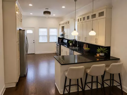Kitchen - 4420 S Berkeley Ave, Chicago, IL 60653 photo 5 of 8