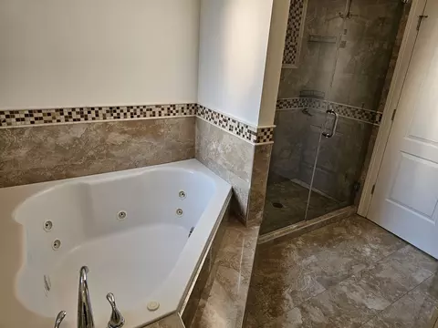 Bath - 4420 S Berkeley Ave, Chicago, IL 60653 photo 5 of 10