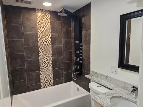 Bath - 4420 S Berkeley Ave, Chicago, IL 60653 photo 10 of 10