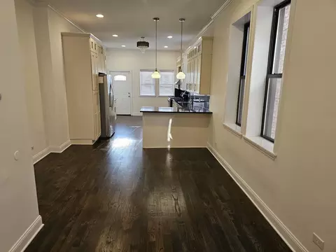 Living - 4420 S Berkeley Ave, Chicago, IL 60653 photo 6 of 8