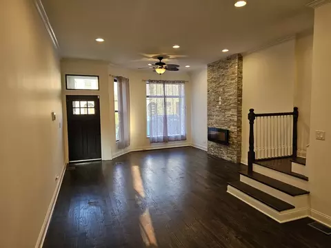 Living - 4420 S Berkeley Ave, Chicago, IL 60653 photo 2 of 8