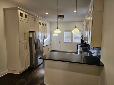 Kitchen - 4420 S Berkeley Ave, Chicago, IL 60653 photo 2 of 6
